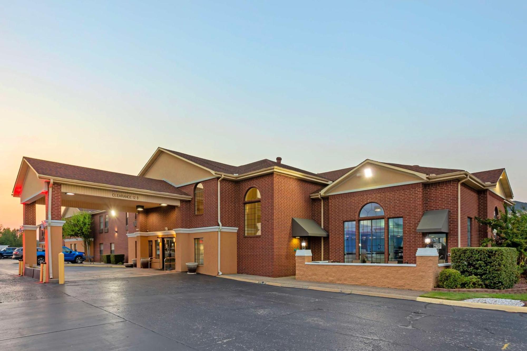 Best Western Plus Lonoke Hotel Exterior photo